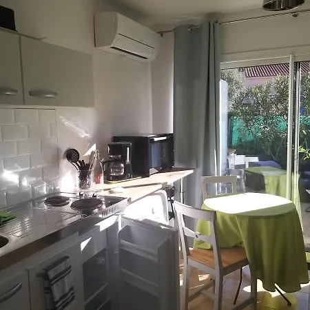 Apartment Rez De Jardin Cosy Avec Terrasse Fleurie *